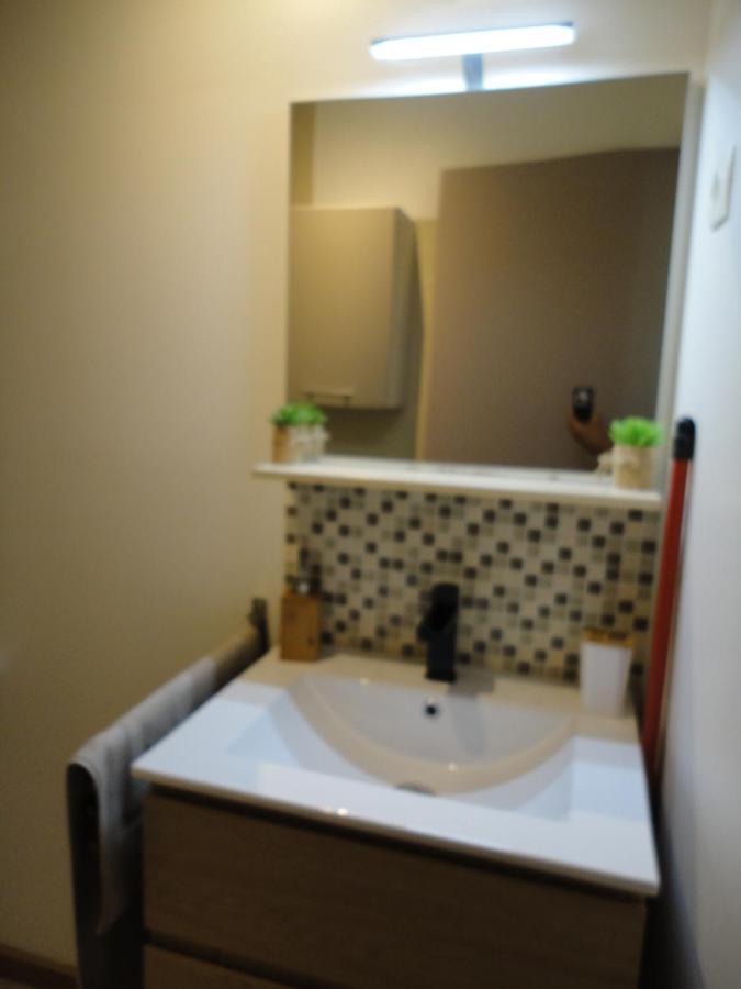 Joli Appartement Dans Village Calme En Provence Les Mées Екстериор снимка