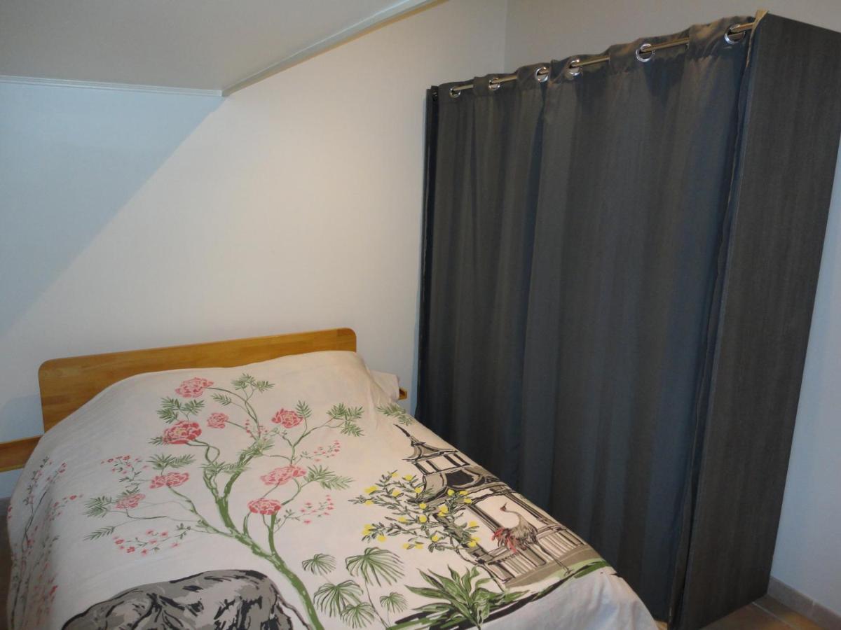 Joli Appartement Dans Village Calme En Provence Les Mées Екстериор снимка