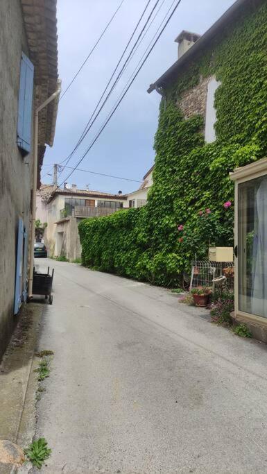 Joli Appartement Dans Village Calme En Provence Les Mées Екстериор снимка